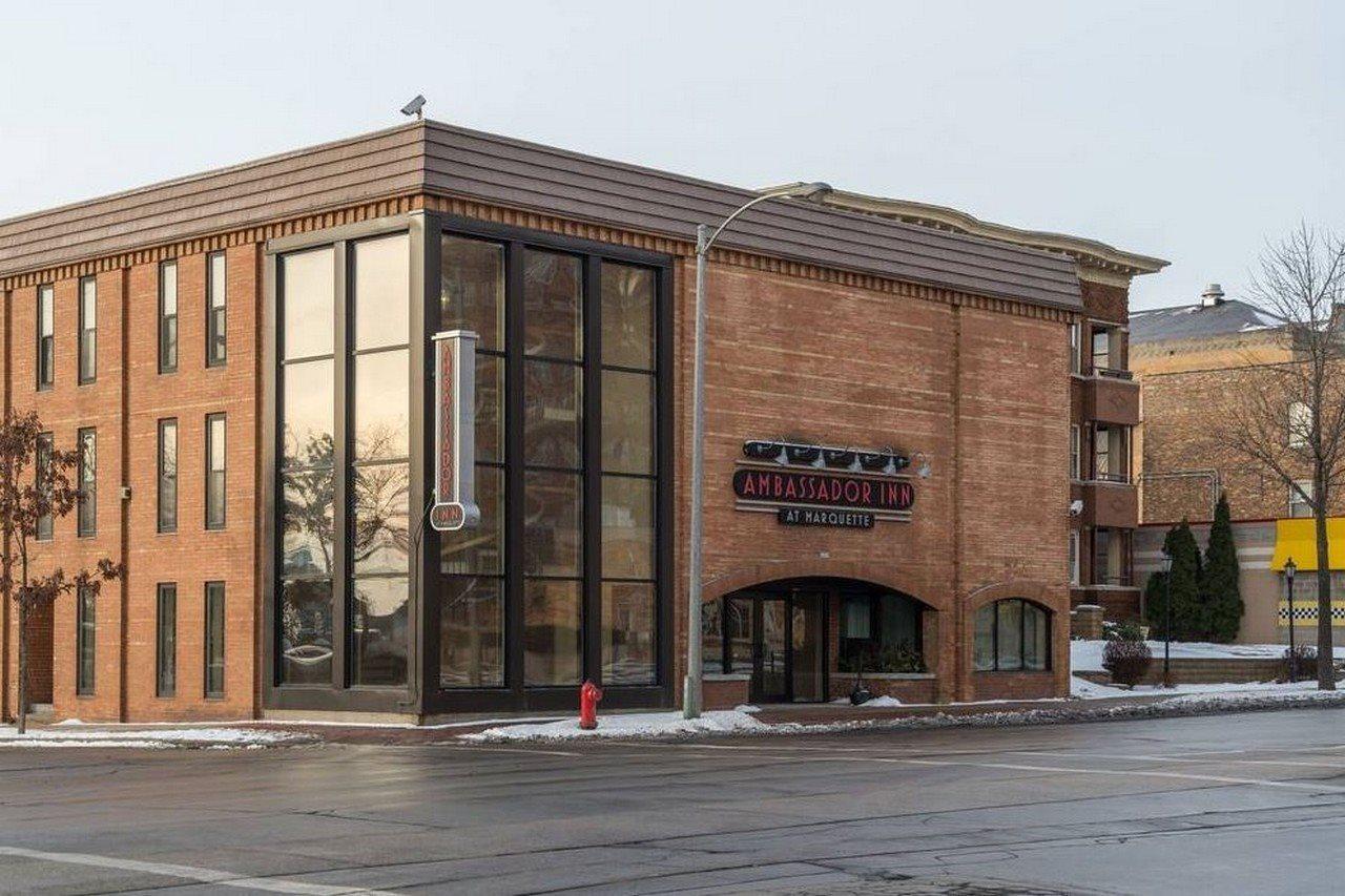 Hotel Ramada By Wyndham Milwaukee Exterior foto
