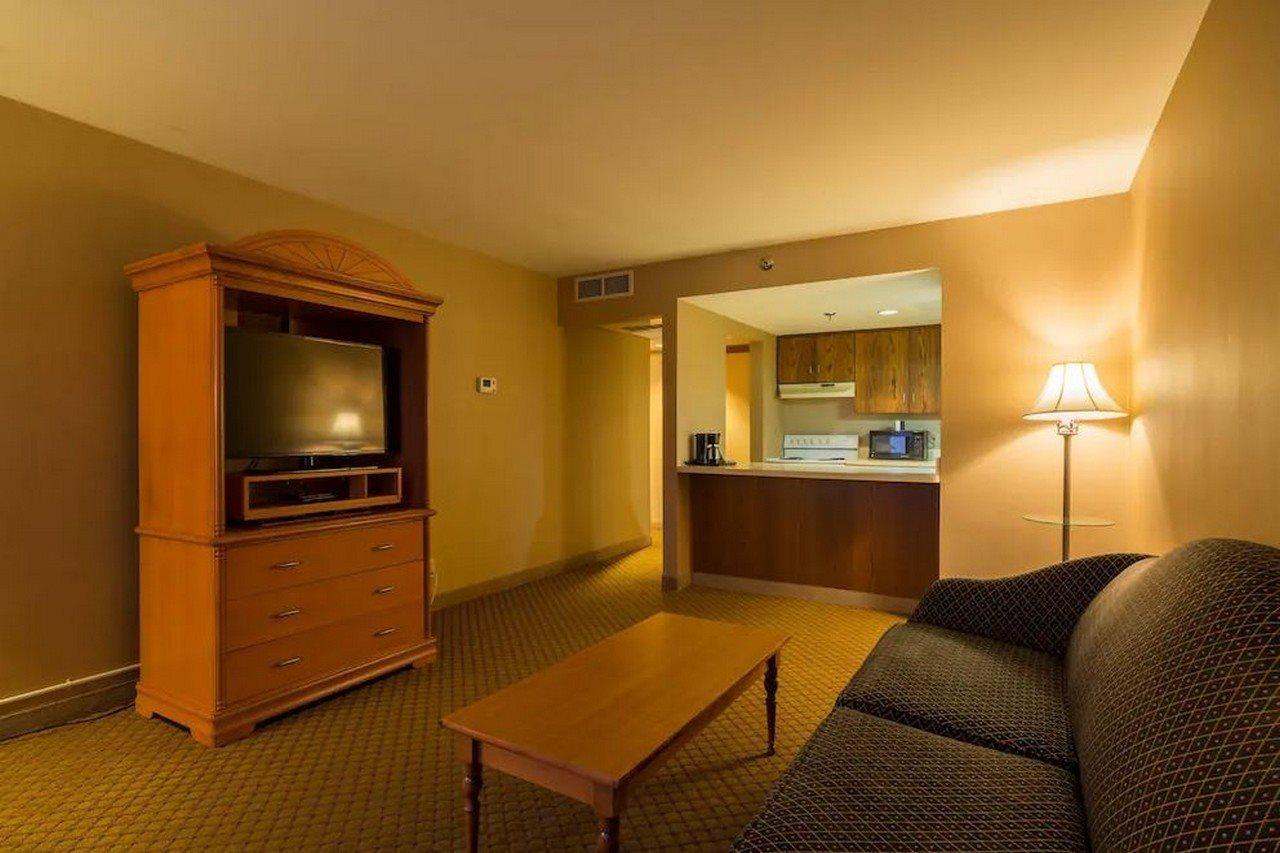 Hotel Ramada By Wyndham Milwaukee Exterior foto