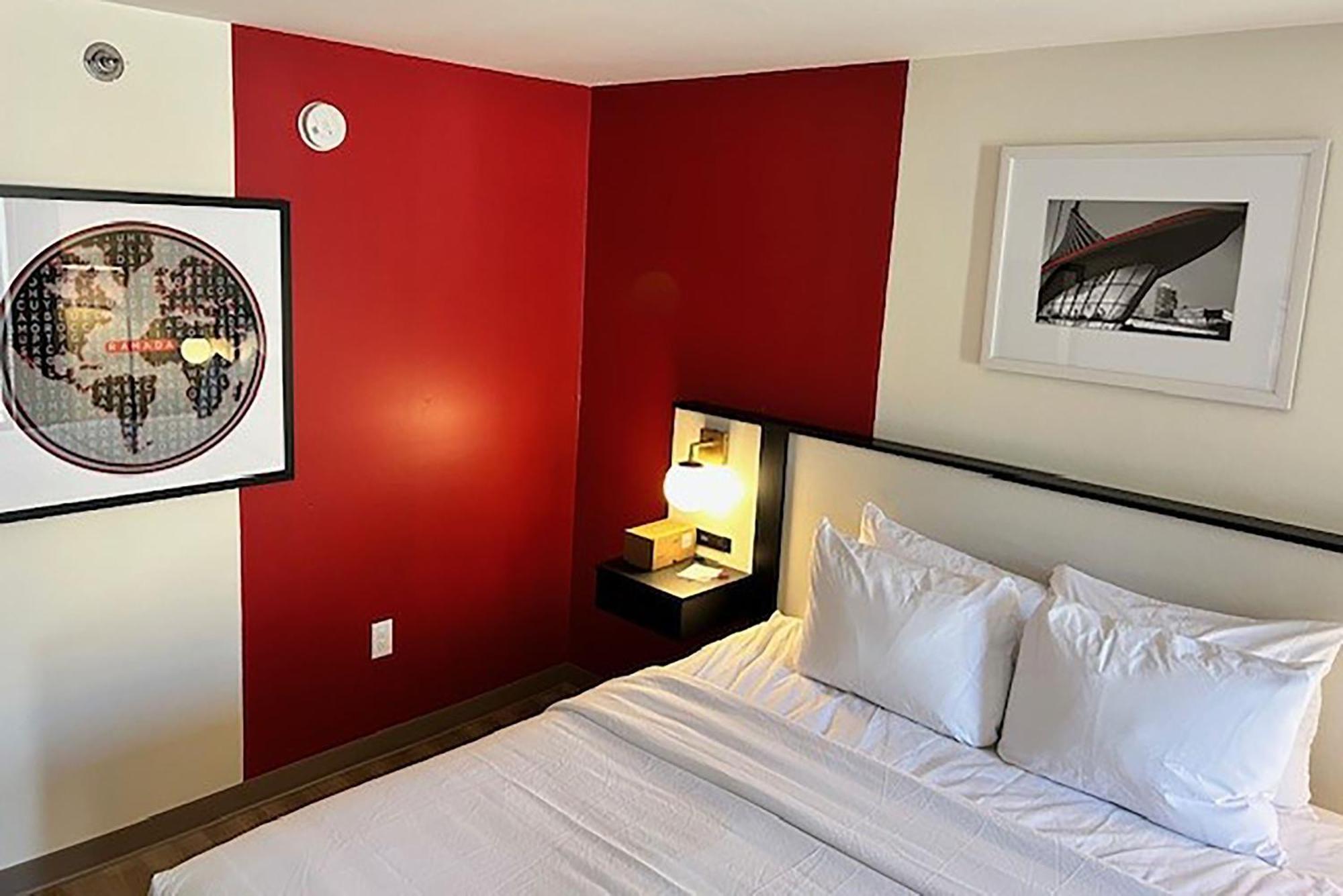 Hotel Ramada By Wyndham Milwaukee Exterior foto