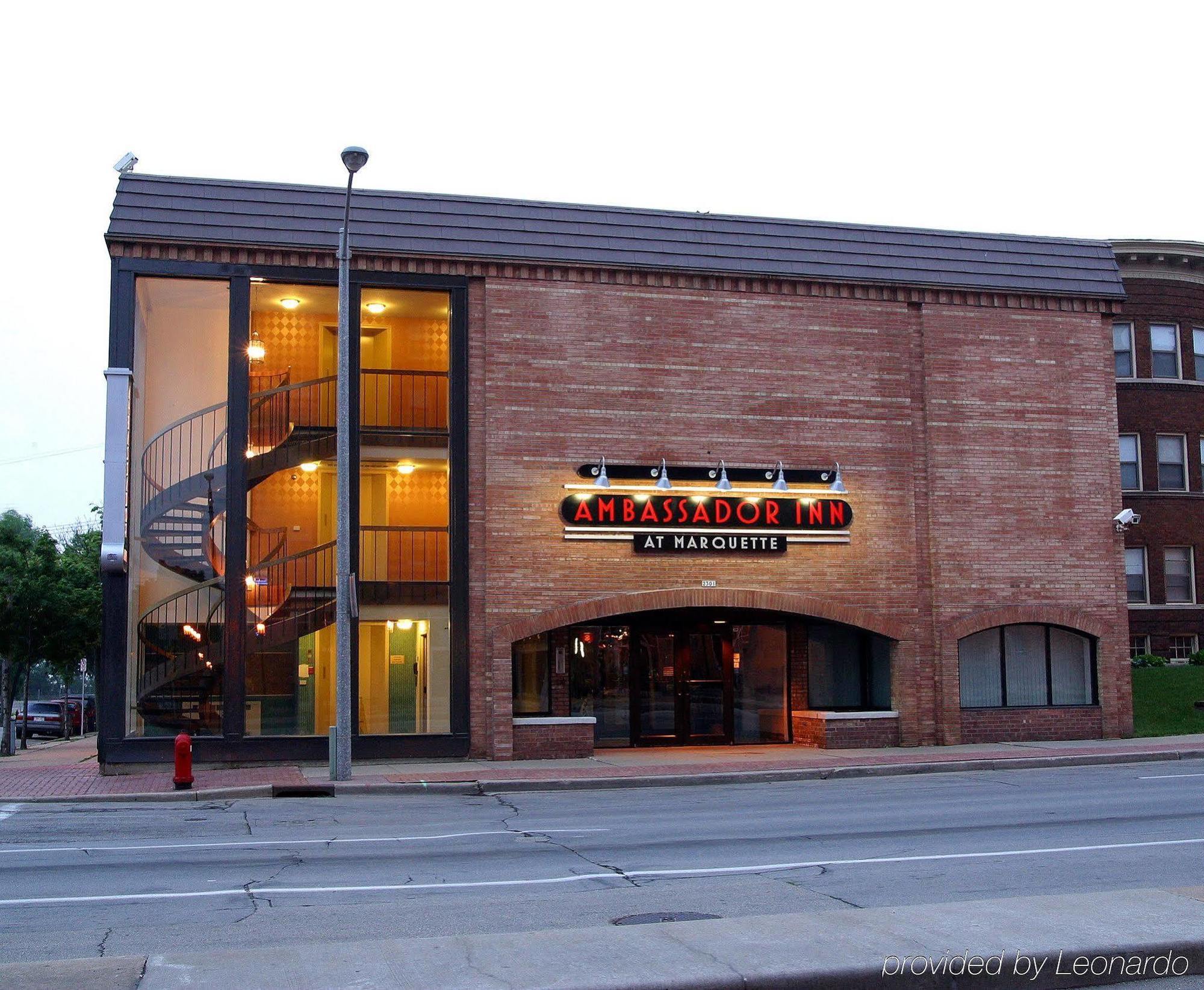 Hotel Ramada By Wyndham Milwaukee Exterior foto