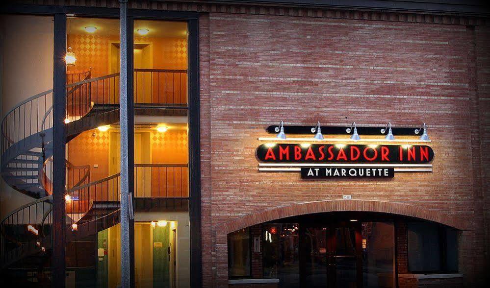 Hotel Ramada By Wyndham Milwaukee Exterior foto
